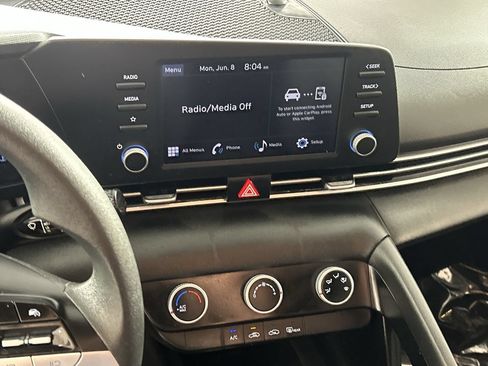 Used 2025 Hyundai Elantra SE w/ Cargo Package FWD image 17