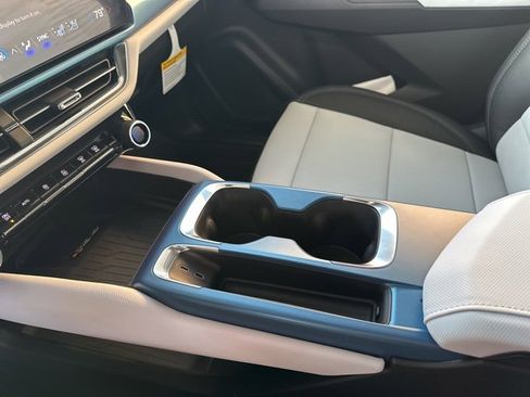 New 2026 Chevrolet Equinox EV LT image 21