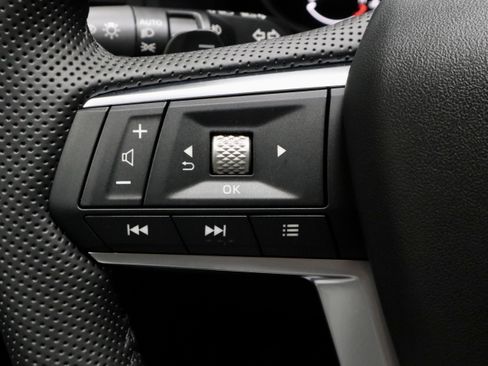 New 2025 Mitsubishi Outlander SE image 19