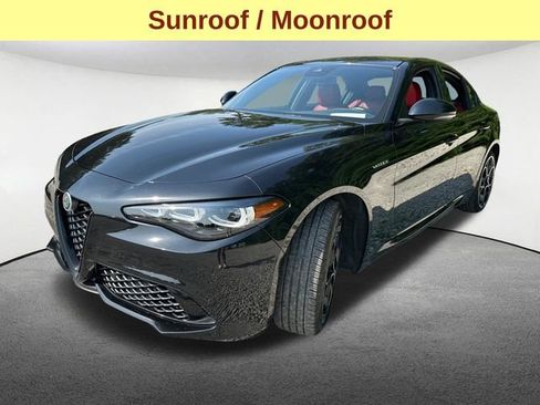 Used 2024 Alfa Romeo Giulia Veloce AWD/4WD image 5
