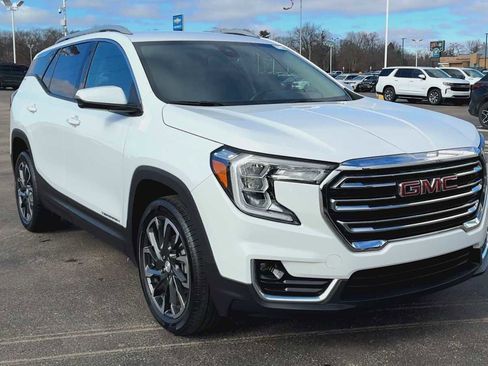 Used 2024 GMC Terrain SLT w/ LPO, Floor Liner Package image 8