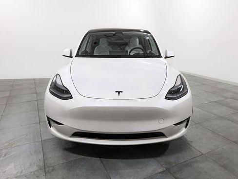 Used 2024 Tesla Model Y Performance image 2