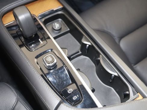 Used 2024 Volvo XC90 B5 Plus image 30