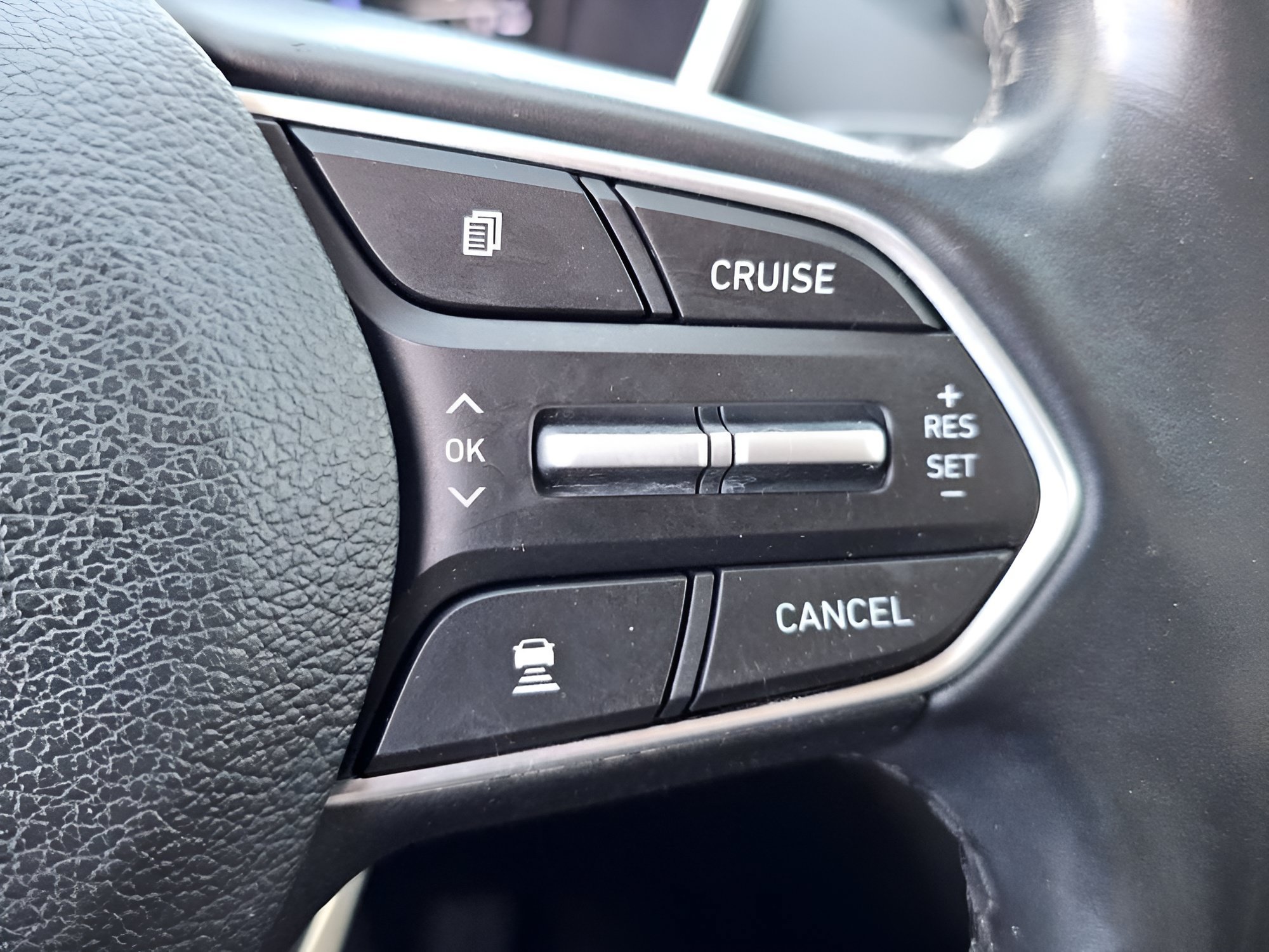 Used 2020 Hyundai Santa Fe Limited AWD/4WD image 16