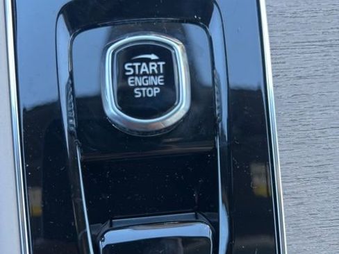 New 2026 Volvo XC90 B6 Plus w/ Protection Package Premier image 18