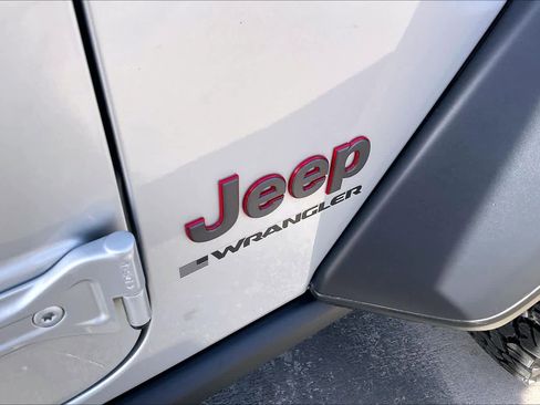 Used 2024 Jeep Wrangler Unlimited Rubicon w/ Technology Group image 28