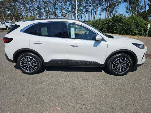 New 2025 Ford Escape SE w/ Class II Trailer Tow Package image 7