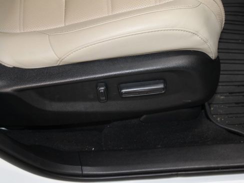 Used 2021 Honda CR-V Touring image 30