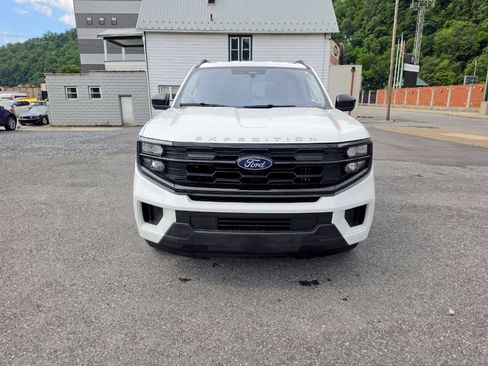 Used 2025 Ford Expedition Max Active AWD/4WD image 3