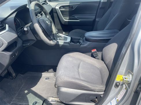 Used 2021 Toyota RAV4 LE image 11