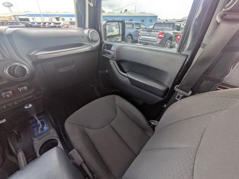 Used 2018 Jeep Wrangler Sport AWD/4WD image 17