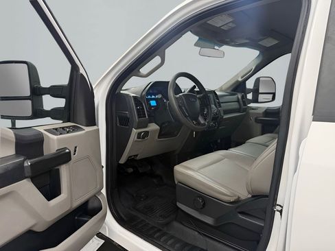 Used 2019 Ford F250 XL w/ Power Equipment Group AWD/4WD image 9