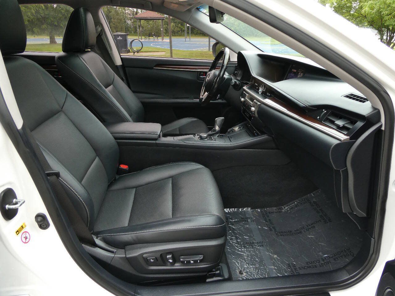 Used 2016 Lexus ES 350 w/ Premium Package w/Wood Trim FWD image 31