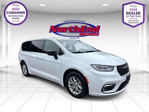 Used 2025 Chrysler Pacifica Select FWD image 1