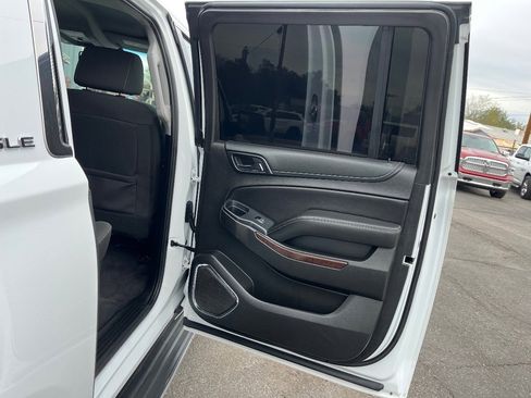 Used 2019 GMC Yukon XL SLE w/ SLE Value Package image 36