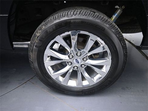 Used 2016 Ford F150 XLT w/ Equipment Group 302A Luxury image 12