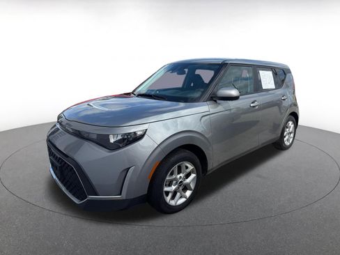 Used 2025 Kia Soul LX w/ LX Technology Package FWD image 4