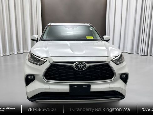 Used 2023 Toyota Highlander Platinum AWD/4WD image 2