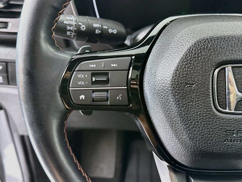 Used 2025 Honda Pilot TrailSport image 11