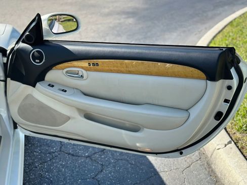 Used 2003 Lexus SC 430 Convertible RWD image 32