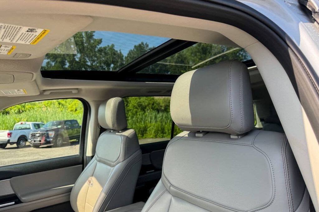 Used 2025 Ford Expedition Active AWD/4WD image 26