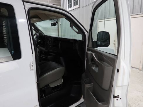 Used 2018 GMC Savana 2500 w/ Driver Convenience Package RWD image 12