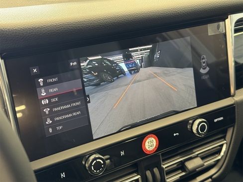 Used 2025 Porsche Macan image 21