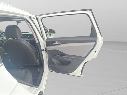 Used 2023 Volkswagen Taos SE image 40