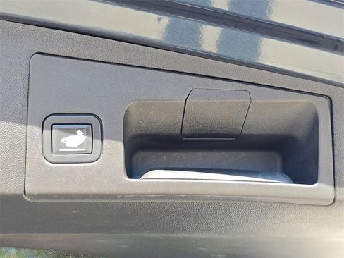 Used 2019 Cadillac XT5 FWD image 17