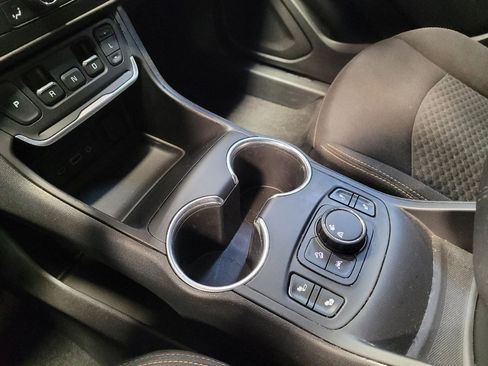Used 2020 GMC Terrain SLE w/ Driver Convenience Package FWD image 26
