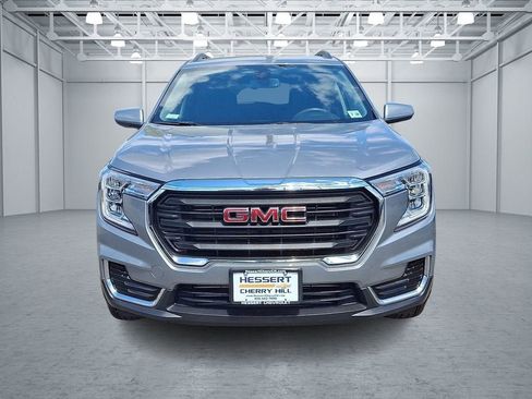 Certified 2023 GMC Terrain SLE w/ Driver Convenience Package AWD/4WD image 3