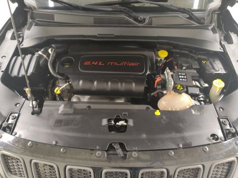 Used 2018 Jeep Compass Trailhawk w/ Safe & Security Group image 30