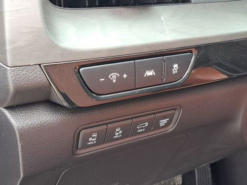Used 2023 Kia Carnival SX FWD image 8