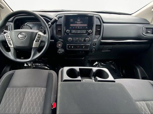 Used 2022 Nissan Titan SV image 7