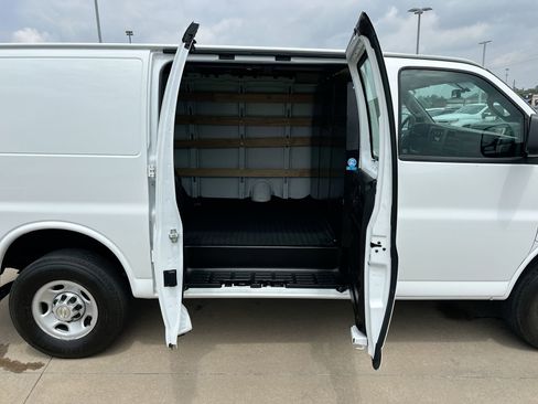 Used 2024 Chevrolet Express 2500 w/ Driver Convenience Package RWD image 22