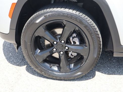 Used 2023 Jeep Grand Cherokee Altitude AWD/4WD image 14