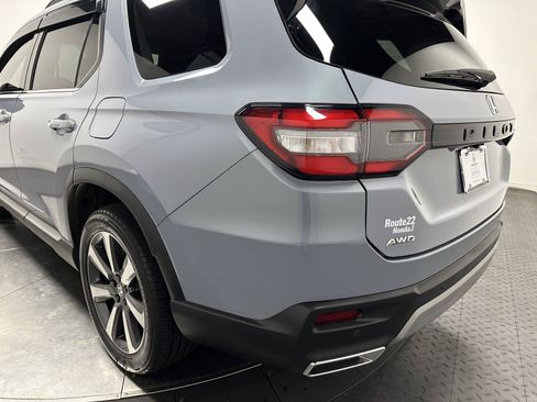 Used 2023 Honda Pilot Touring image 10