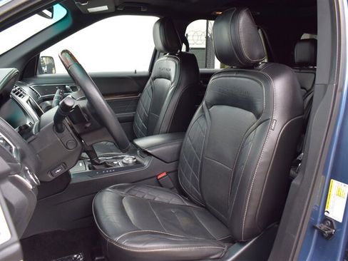 Used 2018 Ford Explorer Platinum AWD/4WD image 11
