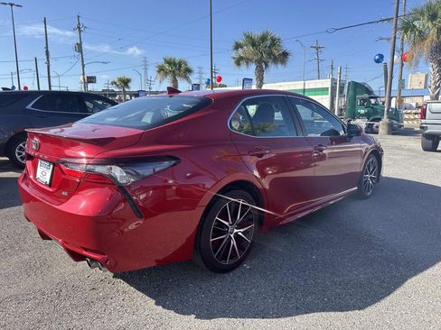 Used 2023 Toyota Camry SE image 5