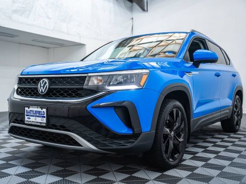 Used 2023 Volkswagen Taos SE FWD image 3