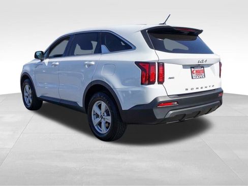 Used 2022 Kia Sorento LX image 6