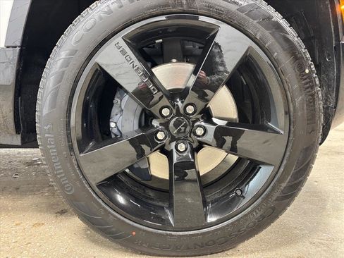 New 2026 Land Rover Defender 130 X-Dynamic SE image 11