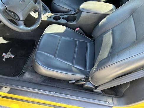Used 2004 Ford Mustang Convertible RWD image 12