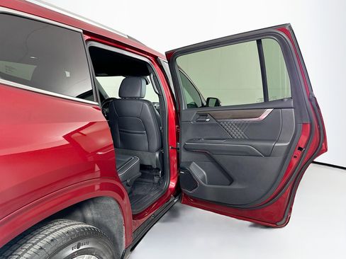 Used 2024 GMC Acadia Denali w/ Super Cruise Package image 33