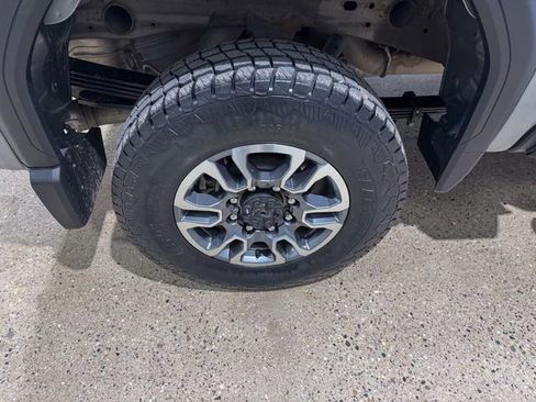 Used 2024 GMC Sierra 2500 SLE image 27