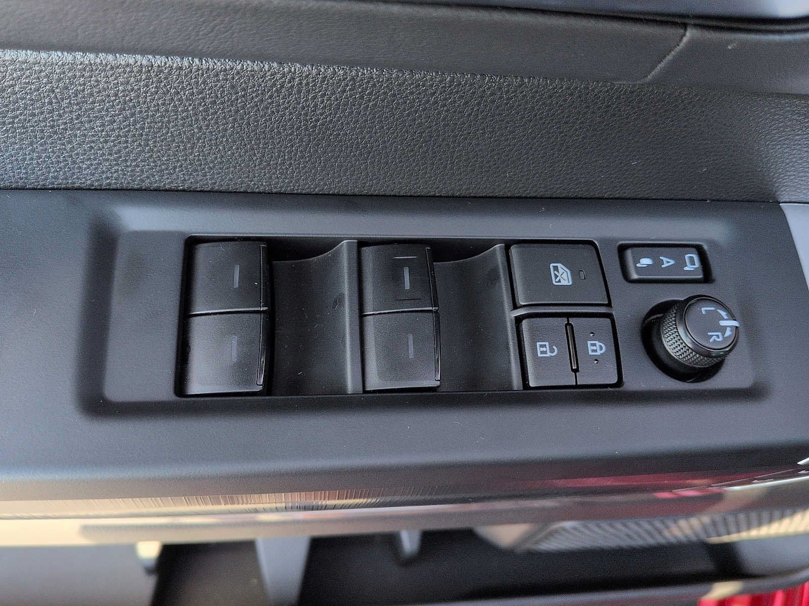 Used 2025 Toyota Sequoia Platinum AWD/4WD image 15