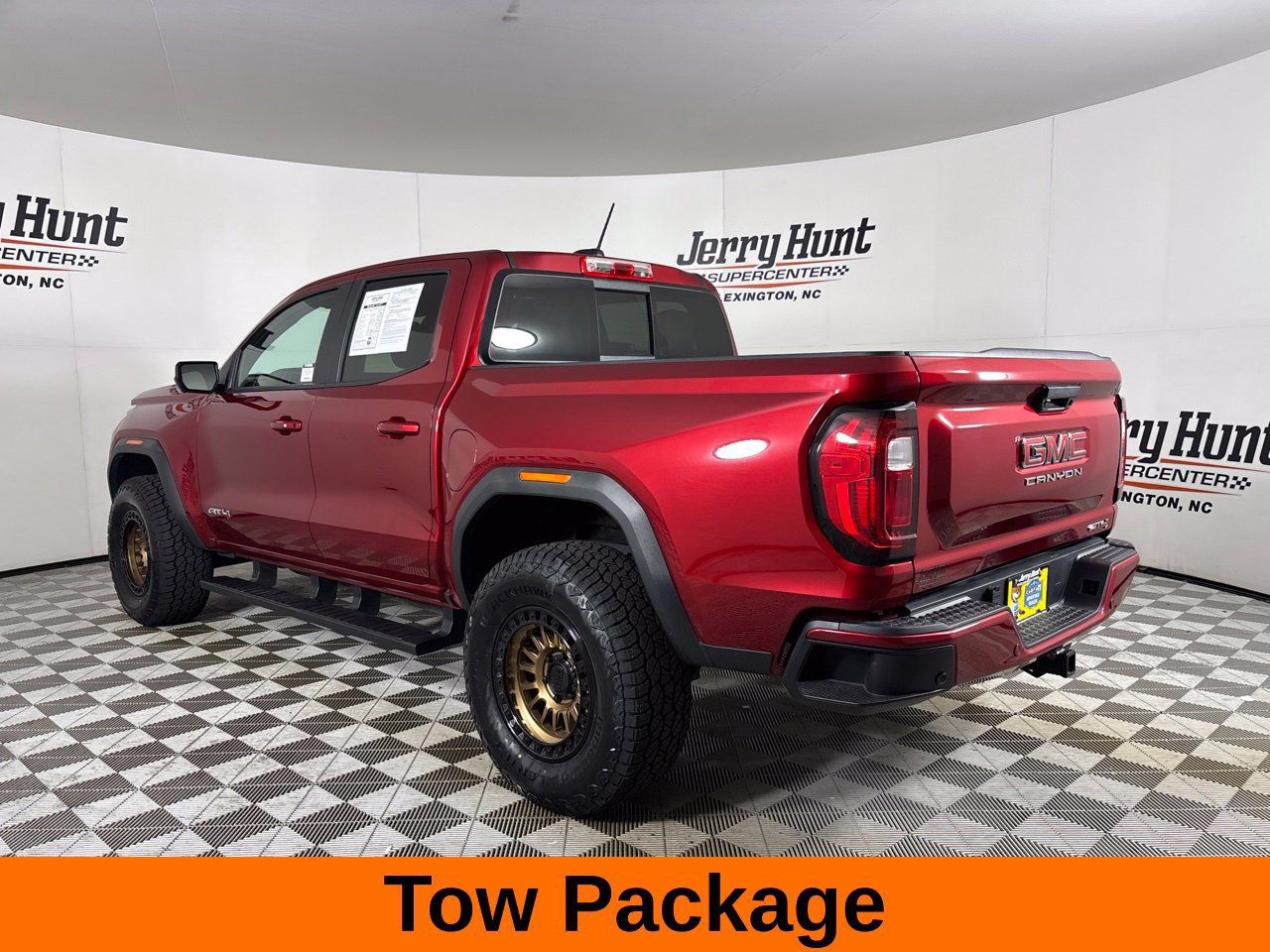 Used 2024 GMC Canyon AT4 w/ AT4 Premium Package AWD/4WD image 9