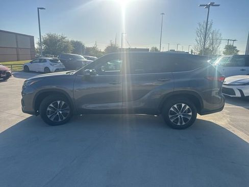 Used 2023 Toyota Highlander XLE image 5