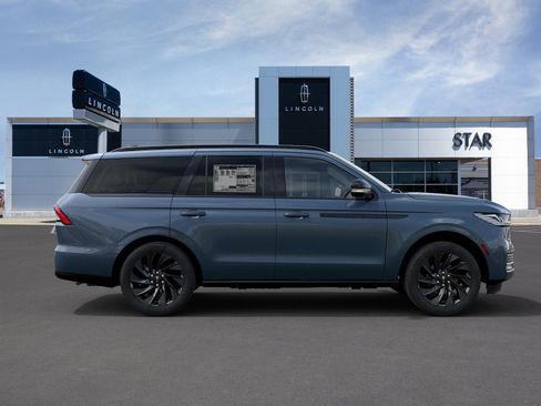 New 2027 Lincoln Navigator Reserve w/ Jet Appearance Package AWD/4WD image 5