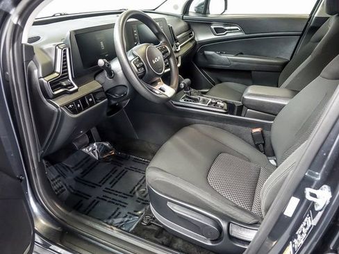 Used 2024 Kia Sportage LX image 9
